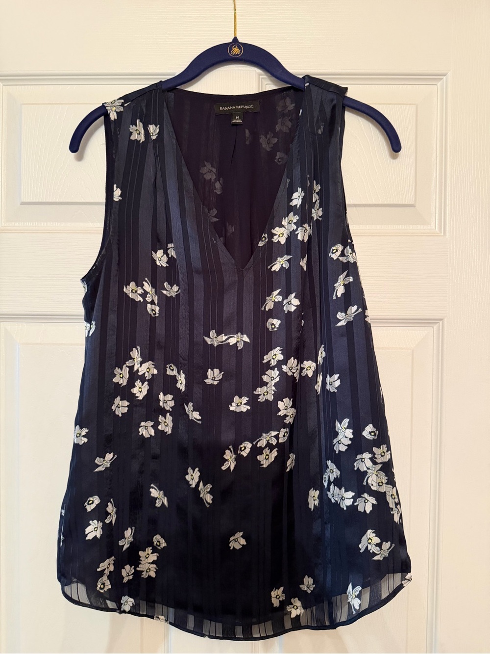 Banana Republic Navy and White Floral V-Neck Sleeveless Top